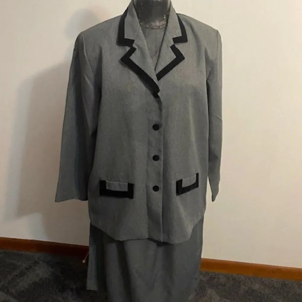 H. L. Miller & Son Nancy II Vintage Gray/Black skirt suit, size 16